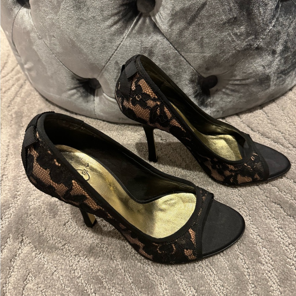 Joey heels. Size 5.5. Excellent condition.